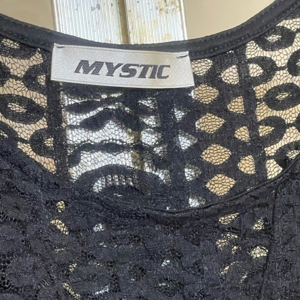 MYSTIC SLEEVELESS BLACK LACE DRESS - Picture 3 of 10